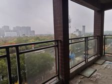 东城明珠 4室2厅 送入户花园 客厅双阳台 每个房间都有窗户