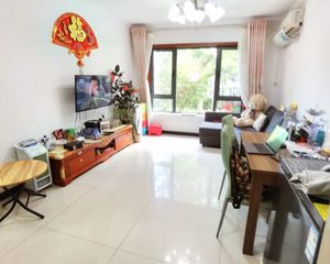 2室1厅1卫 南向精装房 满五 车位家具家电