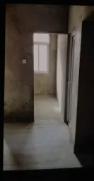 �����