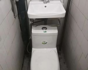 科尔沁区 通辽市委西苑一区 二楼 2室1厅 付小二忠