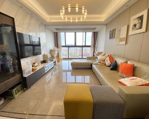 精装修 保利印江南一期 3室2厅 价格可议