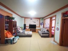 第三塑料厂家属院 3室2厅带地下室,好楼层,诚心出售