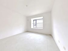 满五**,正荣华府3室2厅134.50㎡ 270万。看中可谈