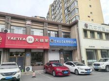 在仙台大街上正对北海公园