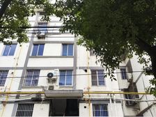 临街旺铺110平出租,楼上楼下车库打通,半年付6500/月