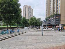 成华奥园30平临街商铺 4.5米层高 月租800