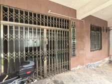 岭南古玩城临街旺铺出租 75平8米宽门面4000元/月