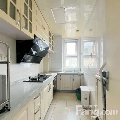  �����ո۾������������� 1��1�� 65�O 2400Ԫ/�� 