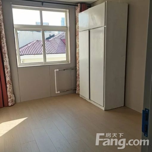  ������ɽ˫��С�� 4��1�� 90�O 2100Ԫ/�� 