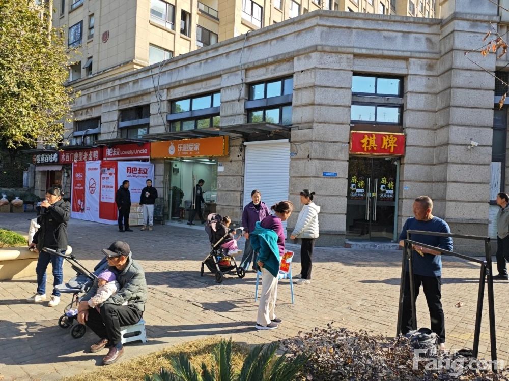 江宁大学城临街旺铺 82平层高6米 430万