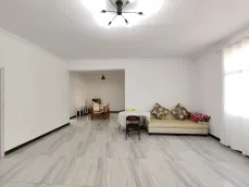 �������г���ס¥