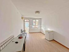 市中房 中间楼层 双气齐全 位置不临街环境安静 采光充足