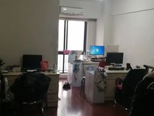 繁华地段 交通便利