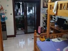 龙居花园 二楼 紧挨着九十五中 急出售房本 实际面积68平