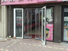 中铁逸湖小区正门边门市出租