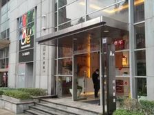 真正面对解放碑的区位写字楼,可办公/民宿/商业。