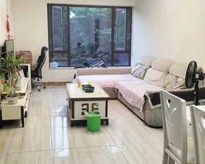 小区新 出行方便 朝南 电梯房 邻地铁 送盈利的充电桩车位。