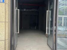 中央公园41平新铺出租 4米面宽 免租1个月