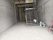 君悦南湾160平临街旺铺出租 层高6米 月租5000