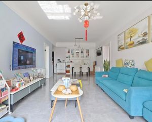 硬核精装修送车位送家具 诚心卖价可议 对中庭超安静 视野开阔