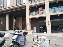 龙湖上城新铺出租 77平临街底商 6米层高 月租4000