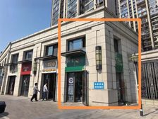 35平临街底商出租 层高6.7米 年付享免租1个月