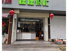 集贸市场33平沿街商铺,无转让费,月租6000元