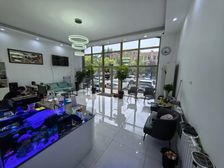 临街门市出租,有停车位,led显示屏