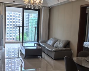 天府大道南段119平三居室,东南朝向采光佳