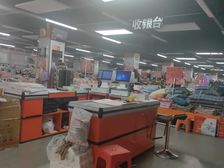 转让装修,货架,设备。