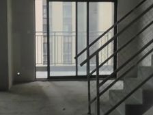 南北通透四居室,带学位房,134平上下两层四房半
