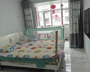 豪华装修,家具家电全带,可以直接拎包入住 2楼光明小区低价出