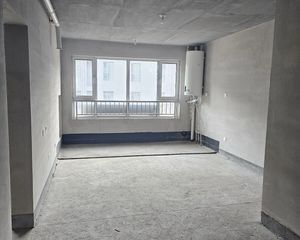 銮叉睁 铂悦山冬景园 3室2厅 90.00㎡ 85万