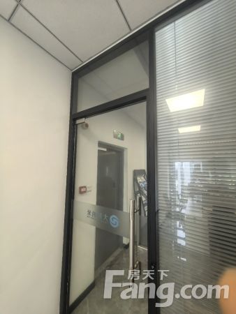 业主诚意出售联东U谷848平可分割办公空间,单价仅7068元