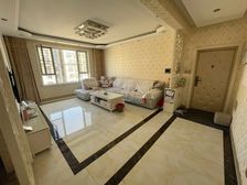 3室2厅2卫。1卫改衣帽间。带车位储藏室,30多平阁楼