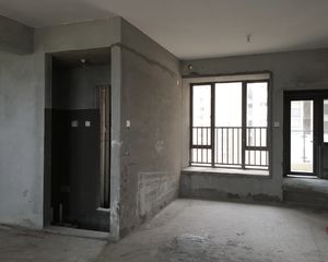 寮步 振业松湖雅苑 5室2厅 150.30㎡ 220万