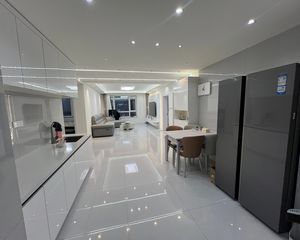 龙凤湿地福苑 3室2厅 满五**住房 五楼,下楼就是广场