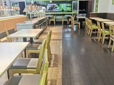 江北红旗河沟轻轨站出口临街门面321平方米