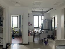 龙子湖区 水岸花都 2室2厅一厨一卫 采光刺眼,装修全送边户