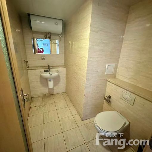  �����ո۾�����YOHO�� 1��1�� 55�O 2000Ԫ/�� 