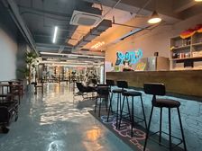 临街旺铺招租 683平方正空间 含物业费