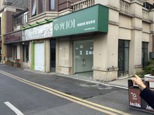 42平临街底商出租,5.5米宽门面,月租6000元