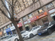 大门口,5米宽临街旺铺出租,60平空间灵活经营,月租2600