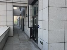 出租临街黄金商铺东丽华明公交车站旁边比松花园