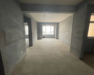 中华大街南向两居 和湾香颂98平温馨家