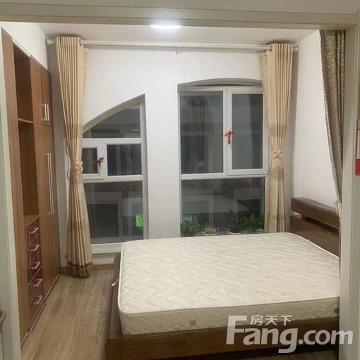  ��ɽǰ���Ŷ��ǹ��� 1��2�� 70�O 2300Ԫ/�� 