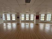 市南 金孚大厦写字楼 4室 223㎡ 180万