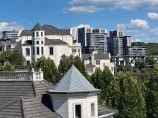 此房为独栋别墅房子视野好 采光好 带大花园 带产权车位