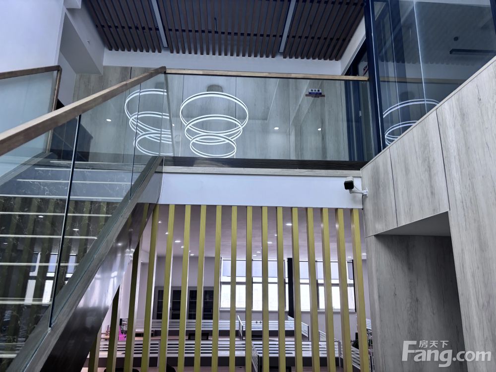 新华路30层写字楼 169平高层办公空间