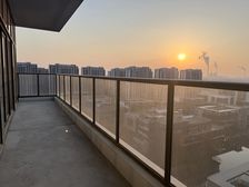 1号线地铁口,顶楼整层,带超大露台,层高6m